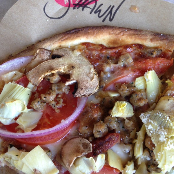 6/15/2013にShawn N.がMod Pizzaで撮った写真