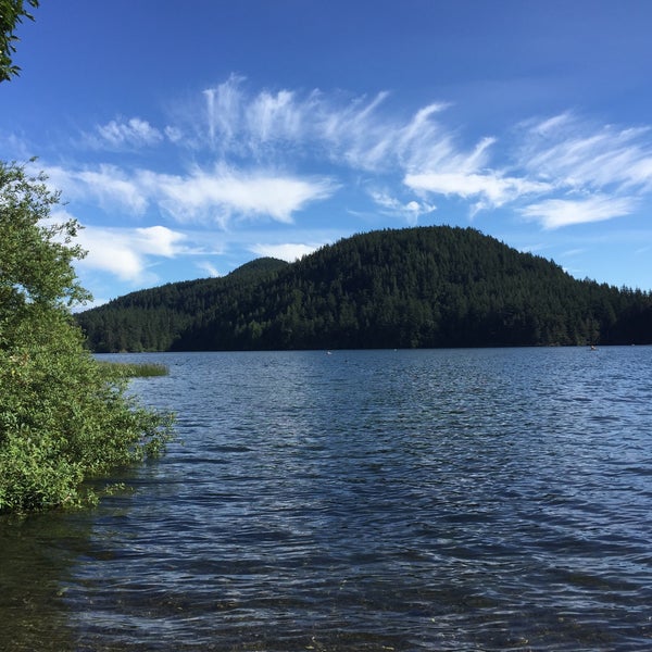 Каякинг на озере. Айдахо национальный парк. State park. Каскейд лейкс бункер. Каскадные горы.
