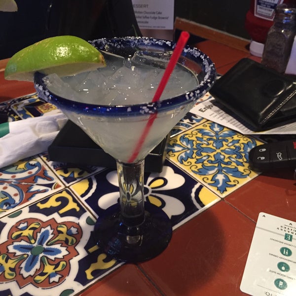 Photo taken at Chili&#39;s Grill &amp; Bar by Javier B. on 10/31/2015
