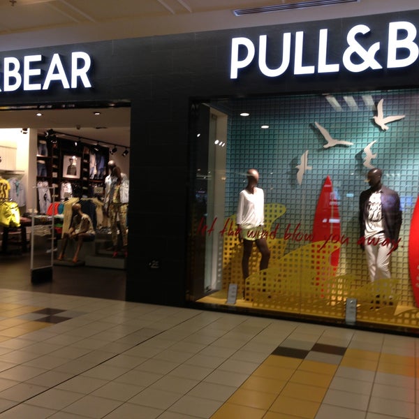 One utama pull and bear sonyradhityo