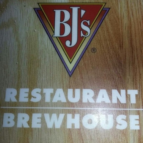 Photo taken at BJ&#39;s Restaurant &amp; Brewhouse by Bobby M. on 4/23/2016