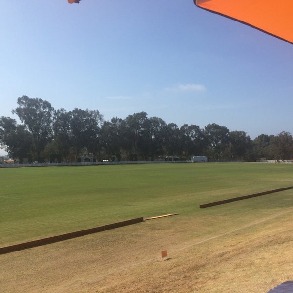 Foto tirada no(a) Veuve Clicquot Polo Classic por Roya Z. em 10/11/2014