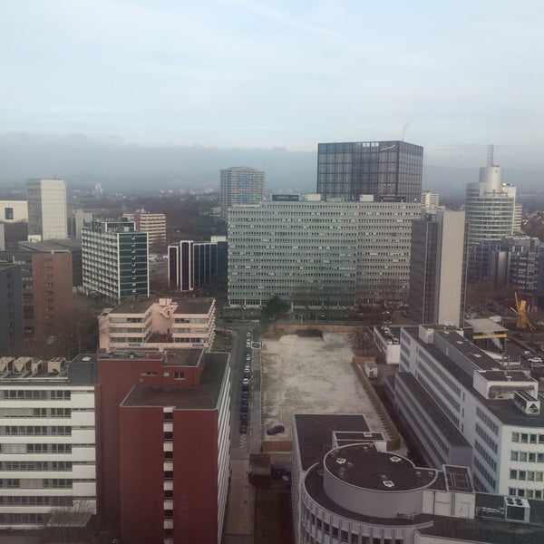 Photos at Technologiezentrum der Deutschen Bank Eschborn ...
