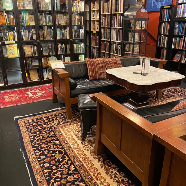 9/16/2020에 Dilge T.님이 Battery Park Book Exchange And Champagne Bar에서 찍은 사진