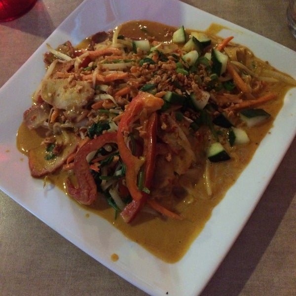 Photo taken at Lulu&#39;s Thai Noodle Shop by Stacie V. on 3/21/2015