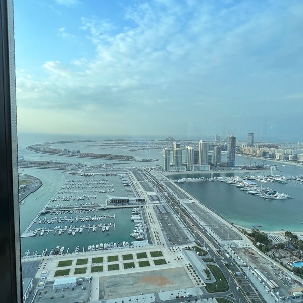 Photo taken at Dubai Marriott Harbour Hotel &amp; Suites by M | مْ on 1/23/2023