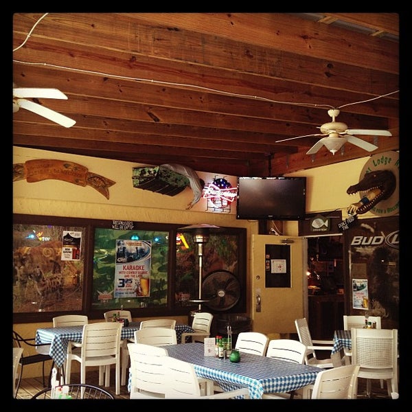 2/13/2013 tarihinde Jennifer B.ziyaretçi tarafından Linger Lodge Restaurant &amp; Bar'de çekilen fotoğraf