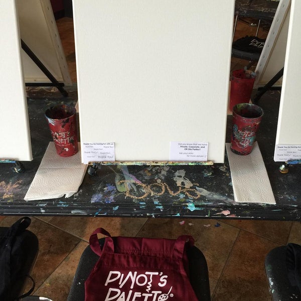 Foto diambil di Pinot&#39;s Palette oleh Pinot&#39;s Palette E. pada 7/3/2015