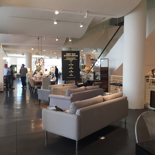 Photo taken at Crate &amp; Barrel by Sean P. on 9/15/2018