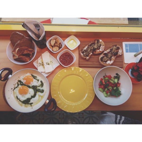 Harika kahvaltılıklar, yumurtalar ve ilgili çalışanlar! Bayıldım ben☺️