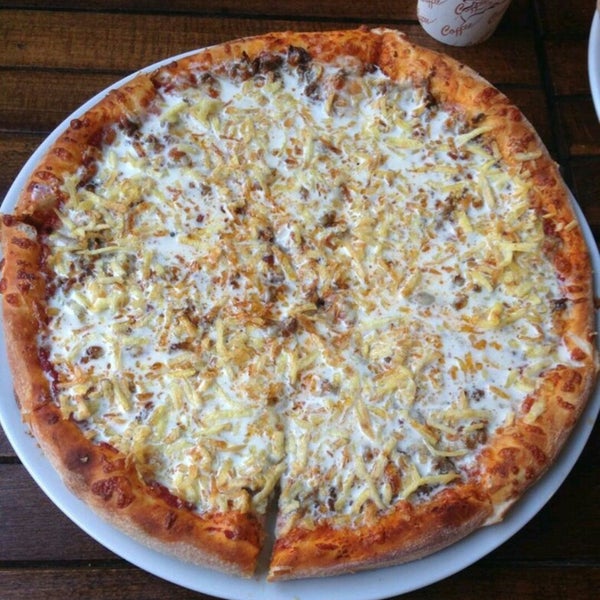Foto tomada en Bronzo Pizza  por Duygu S. el 7/19/2014