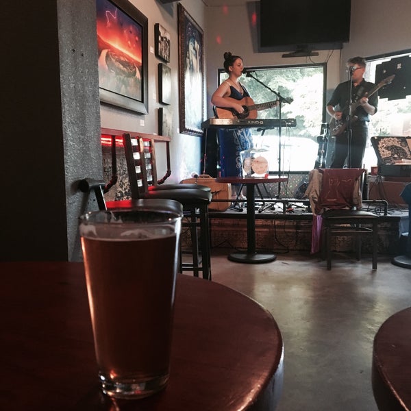 Stopped in for a $6 Raspberry Lager and some live music. Nice small little bar with plenty of seating. I'm not from AR, but apparently bar/coffee shop combos are a thing here. I like it!