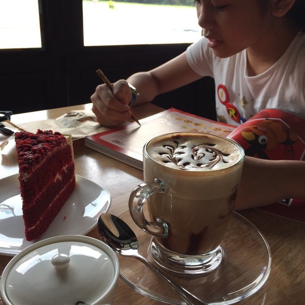 Photo taken at Doi Chaang Coffee by Morning Jolt by Jolana E. on 7/17/2015