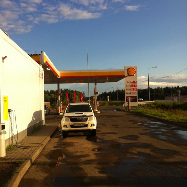 Photo taken at Shell by Владимир Л. on 7/21/2015