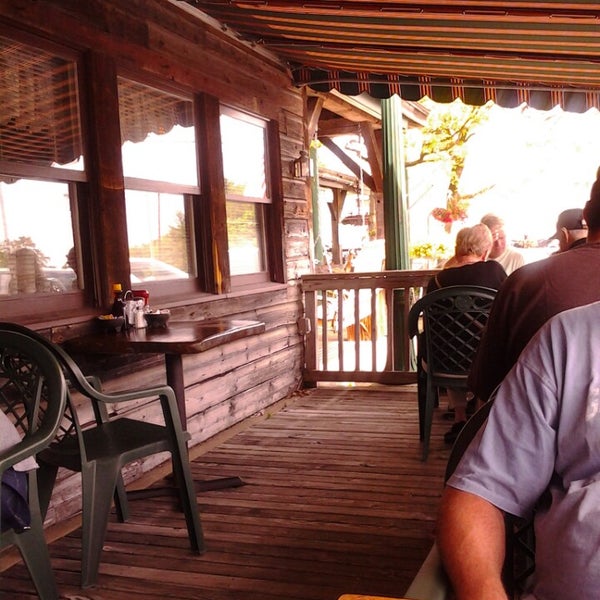 Photo taken at The Silo Restaurant and Country Store by Mary on 5/26/2014