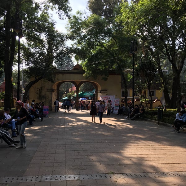 Foto diambil di Jardín Centenario oleh Pierre P. pada 4/7/2018