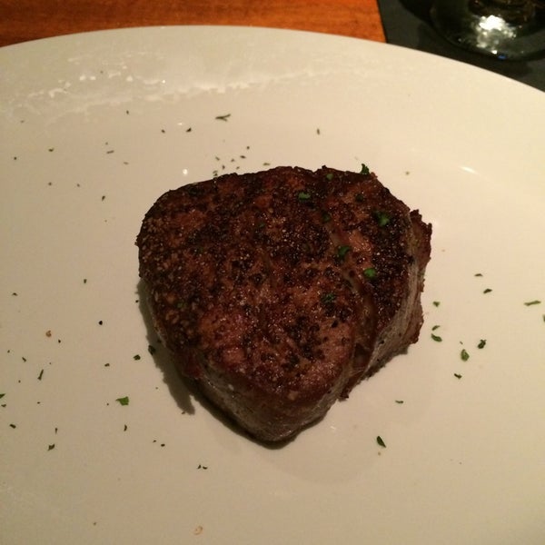 Foto scattata a III Forks Prime Steakhouse da Drew T. il 7/15/2014