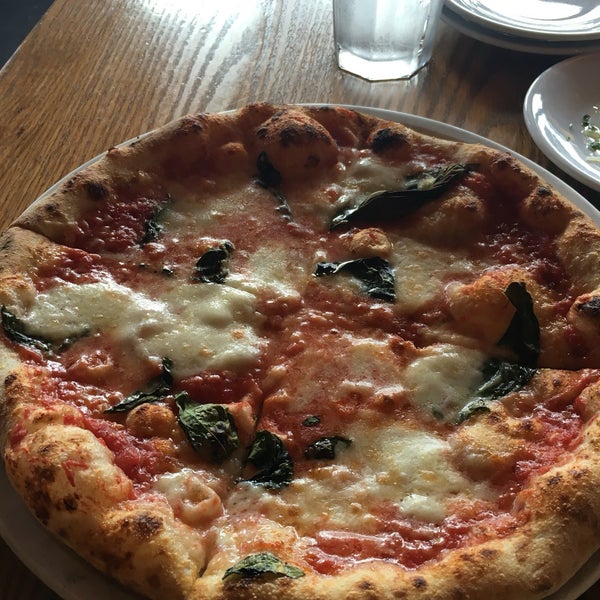 10/21/2016 tarihinde Drew T.ziyaretçi tarafından Pizzeria Orso'de çekilen fotoğraf
