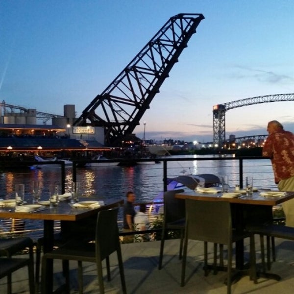 Alley Cat Oyster Bar Seafood Restaurant in Cleveland