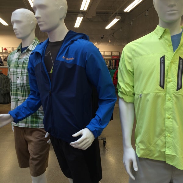 Foto scattata a Columbia Sportswear Employee Store da Chris K. il 6/22/2015