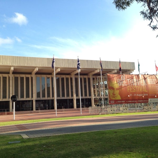 Foto diambil di Perth Concert Hall oleh kevy l. pada 8/27/2014