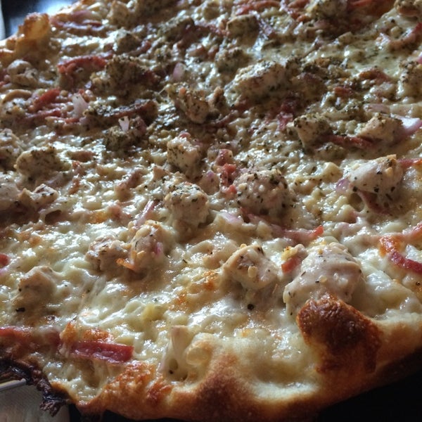 5/24/2014にAmber G.がSalvation Pizza - 34th Streetで撮った写真