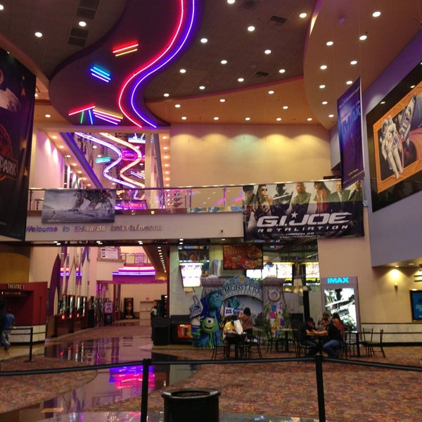 Photos at Regal Edwards Valencia & IMAX Newhall 43 tips from 3067