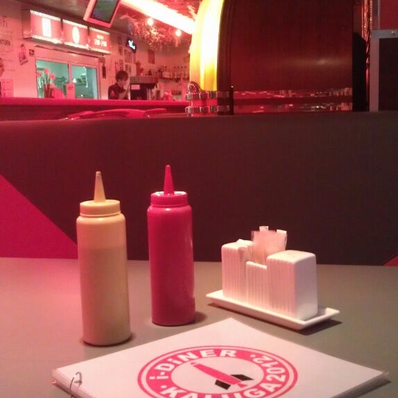 Снимок сделан в Diner &amp; Burger Bar пользователем Ser K. 5/11/2013