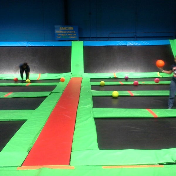 10/8/2014에 Maryann ✨님이 Bounce Trampoline Sports에서 찍은 사진
