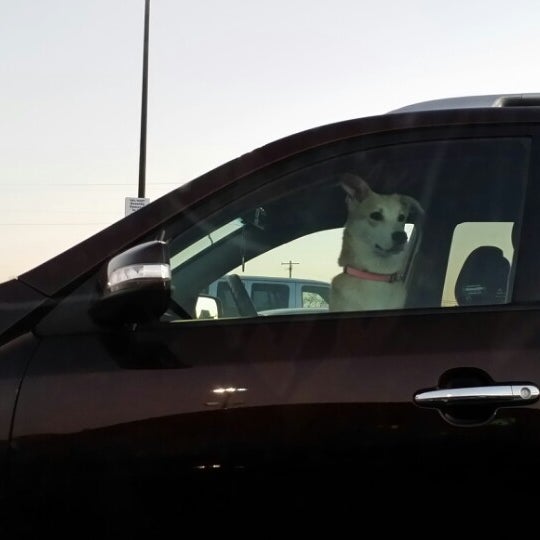 次での写真：Walmart Supercenter Lurayの大型店