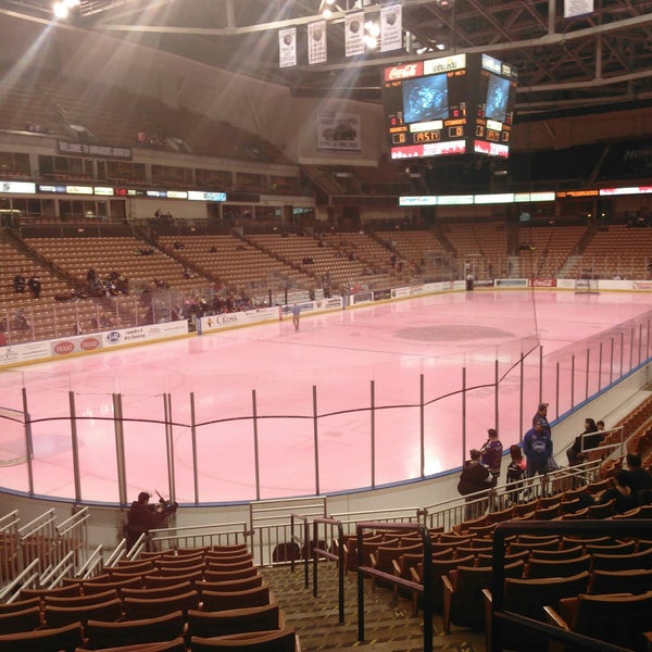 Foto tirada no(a) SNHU Arena por Tim P. em 2/10/2018