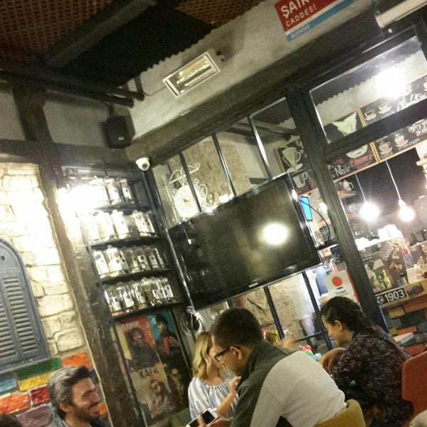 Foto scattata a Cafe Noir Beşiktaş da Pınar P. il 10/19/2017