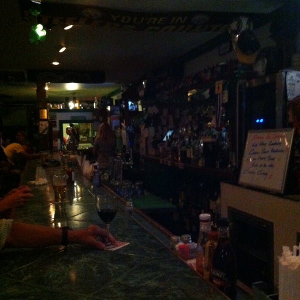 Foto diambil di Shanna Key Irish Pub and Grill oleh Metro Bear pada 6/7/2014