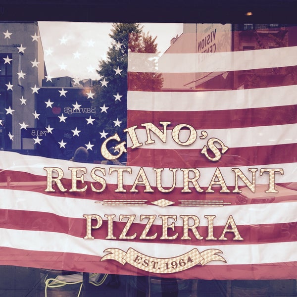 Foto tirada no(a) Gino&#39;s Restaurant por Ronald M. em 9/12/2015
