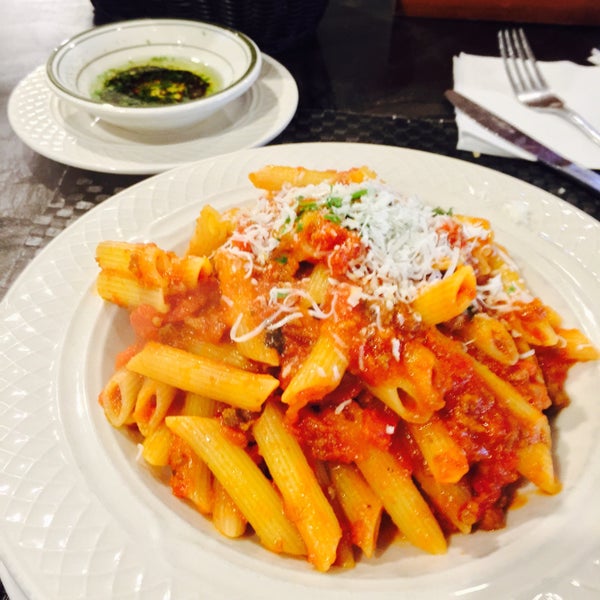 Foto diambil di Gino&#39;s Restaurant oleh Ronald M. pada 7/18/2015