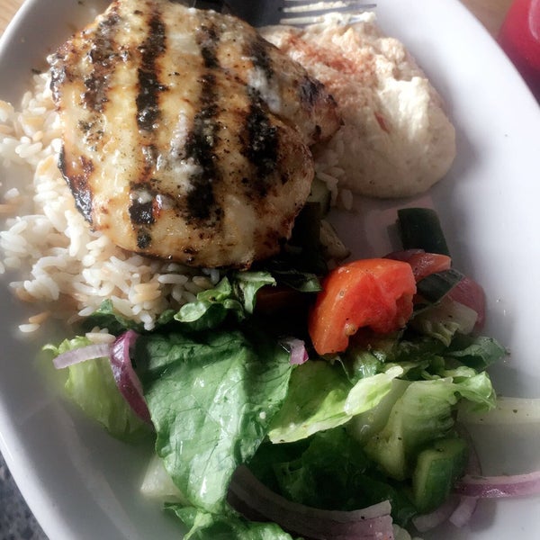 The lemon - garlic chicken breast lunch with rice, hummus and house salad was amazing!