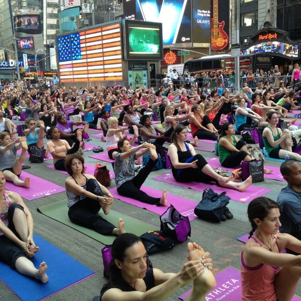 6/21/2013에 Janifer C.님이 Solstice In Times Square에서 찍은 사진