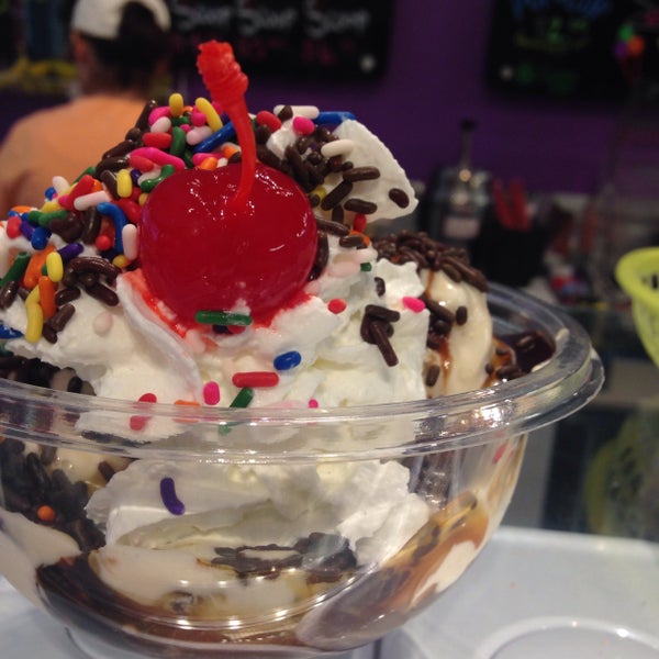 Photo taken at Berry&#39;s Ice Cream &amp; Candy Bar by Berry&#39;s Ice Cream &amp; Candy Bar on 5/14/2015