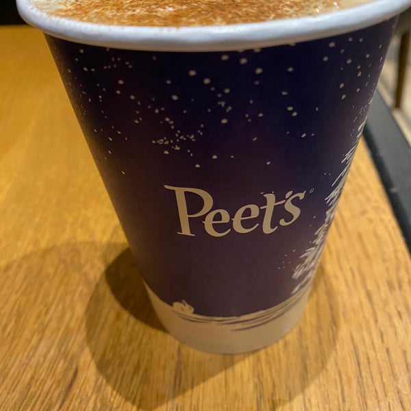 Photo taken at Peet&#39;s Coffee &amp; Tea by Scott Kleinberg on 12/30/2019