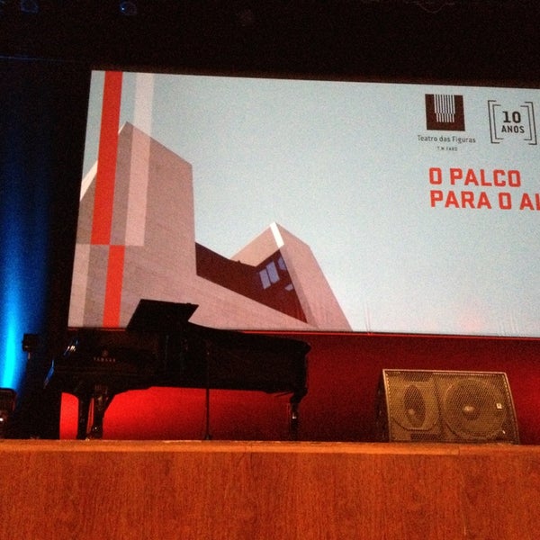 Foto diambil di Teatro das Figuras oleh joao a. pada 6/30/2015