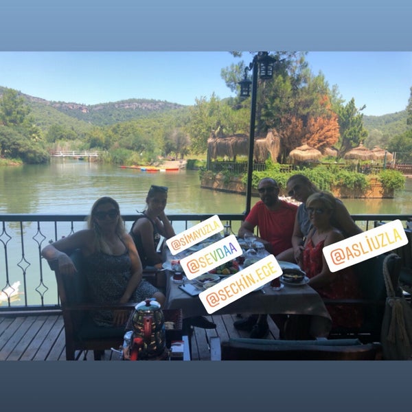 Das Foto wurde bei Saklı Göl Restaurant &amp; Nature Club von Arzu Ağan K. am 8/9/2019 aufgenommen