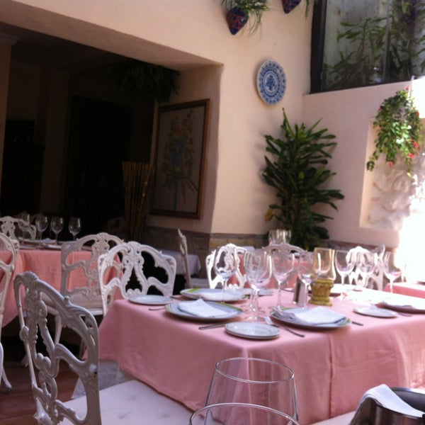 Das Foto wurde bei Restaurante Marbella Patio von Andrea C. am 3/25/2013 aufgenommen