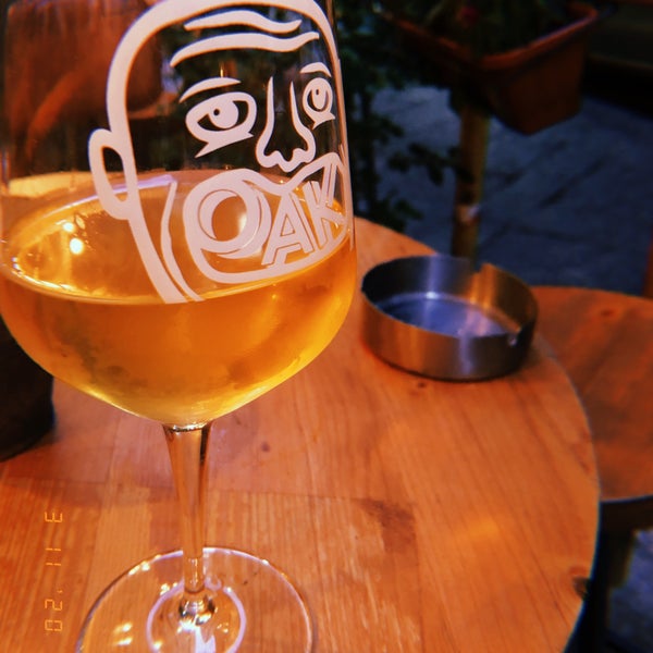 11/3/2020 tarihinde Sofia H.ziyaretçi tarafından OAK Wine and Craft Beer'de çekilen fotoğraf