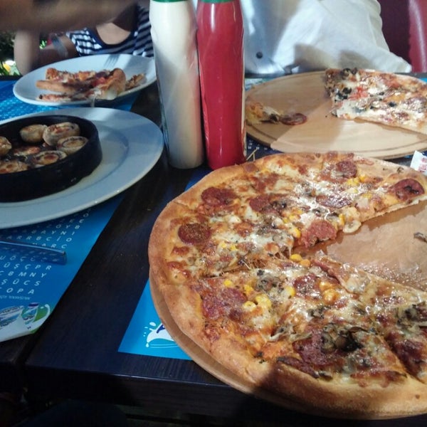 Пицца стул. Пицца море и горы. Пицца свободный. Pizza line. Пицца в линиях.