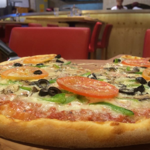 Foto diambil di Flippin Pizza oleh Ahmed A. pada 5/27/2014