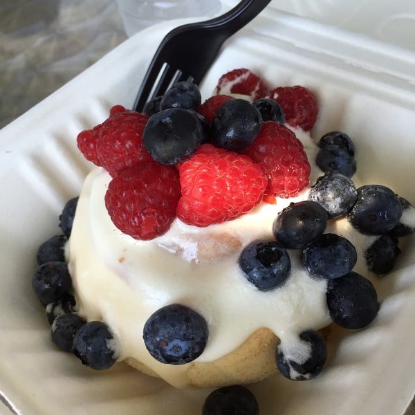 Photo taken at Cinnaholic by Liane H. on 6/26/2015