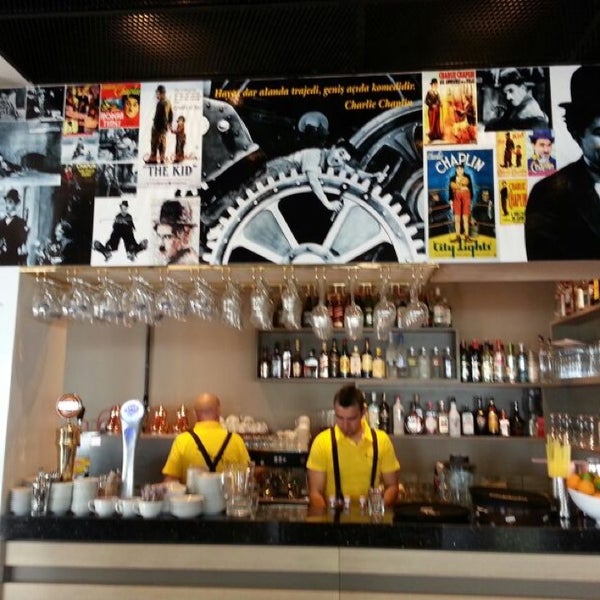 Foto diambil di Chaplin Cafe &amp; Restaurant oleh Erdal Ö. pada 5/25/2014