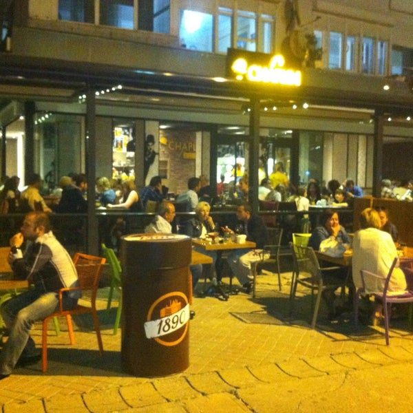 5/25/2014 tarihinde Erdal Ö.ziyaretçi tarafından Chaplin Cafe &amp; Restaurant'de çekilen fotoğraf