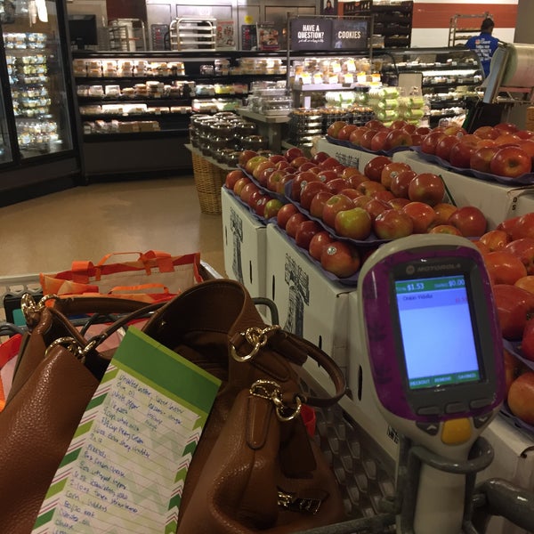 Photo taken at Giant Food by Julie S. on 7/4/2016