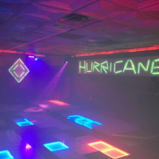 Foto diambil di Hurricane&#39;s Bar &amp; Grill oleh John H. pada 12/2/2012